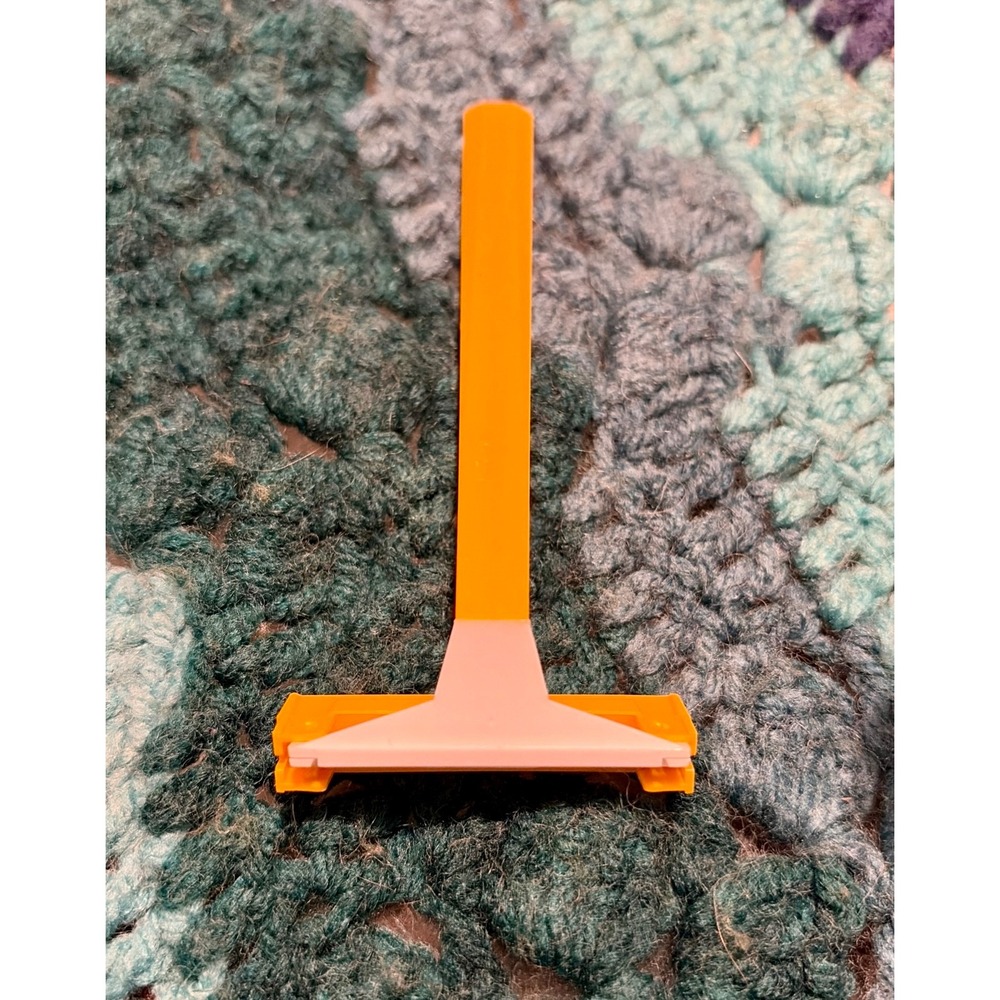 Vintage 1980s Bic Disposable Razors Orange Plastic Single Blade NOS Shave 2 Pack - Picture 4 of 6
